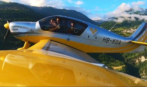 Decouverte survol Alpes Valais Vol touriste vol d'accrobatie Vol de croisière avions confort aeroport de Sion Valais prix avantageux vol gyrocoptère autogire voltige aérienne sensation forte adrénaline vol famille voyage en avion